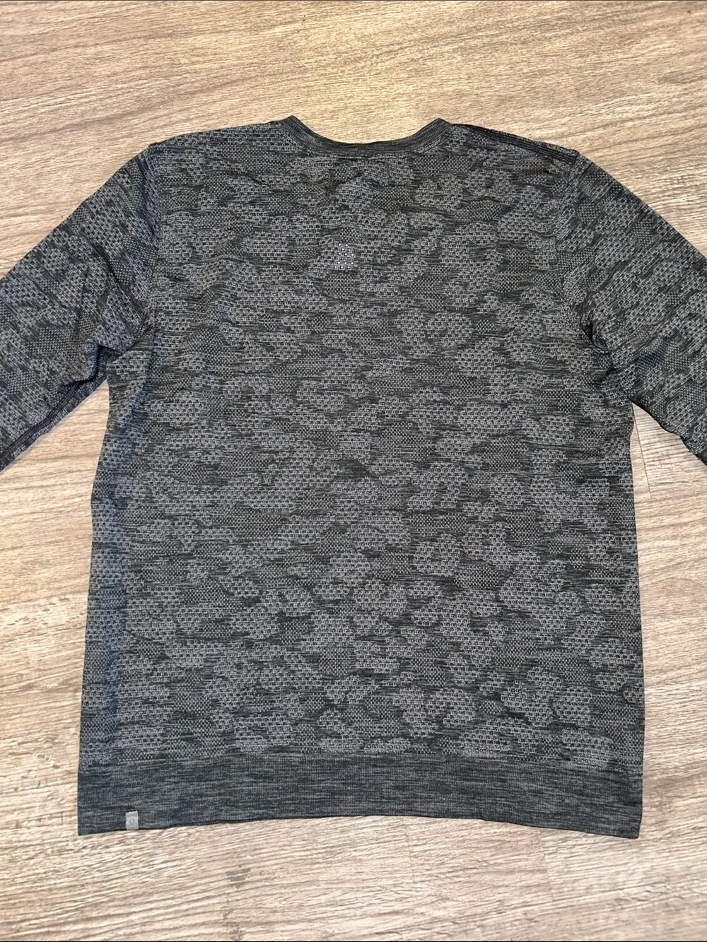 Lululemon Swiftly Tech Long Sleeve Crew Neck Top Gray Camo Size 8